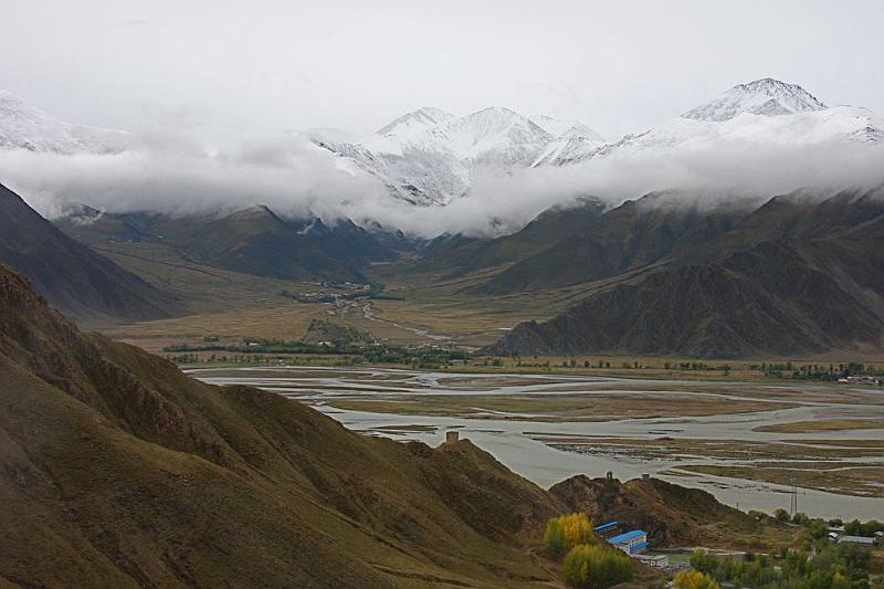 052 A view from the pass to Ganden.jpg